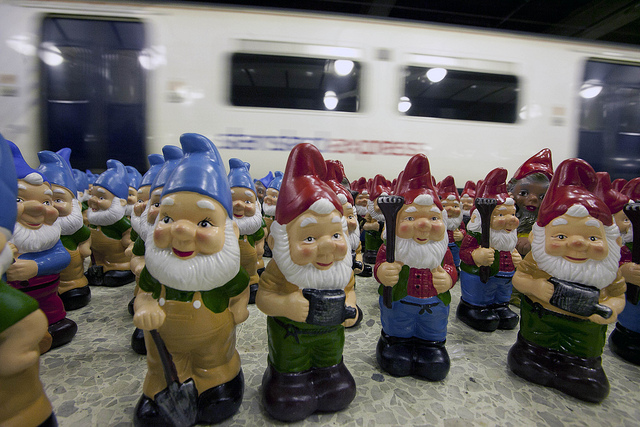 flash mob gnomes